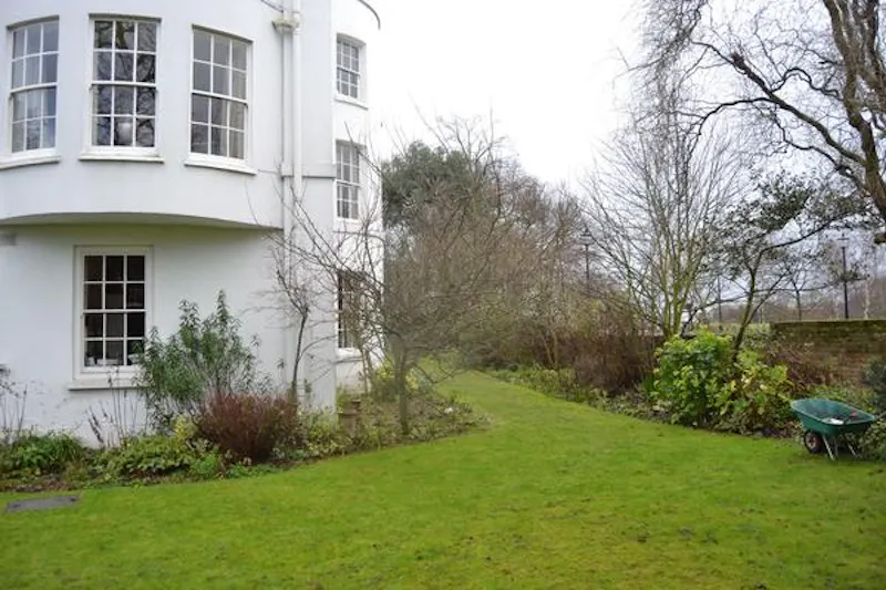 White stucco Greenwich house, A1302 (photo 43)