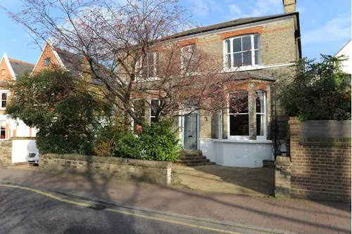 Film location, E374