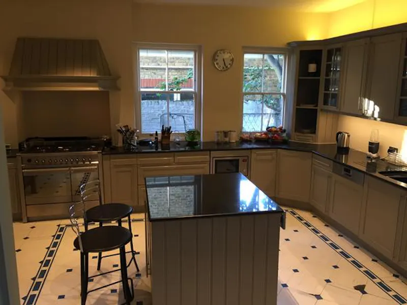 Kitchen at Film location E374 in London (photo 8)
