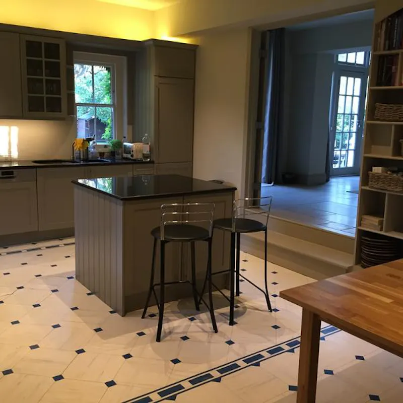 Open plan at Film location E374 in London (photo 10)