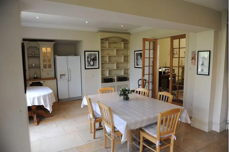 Dining room at Film location E374 in London (photo 12)