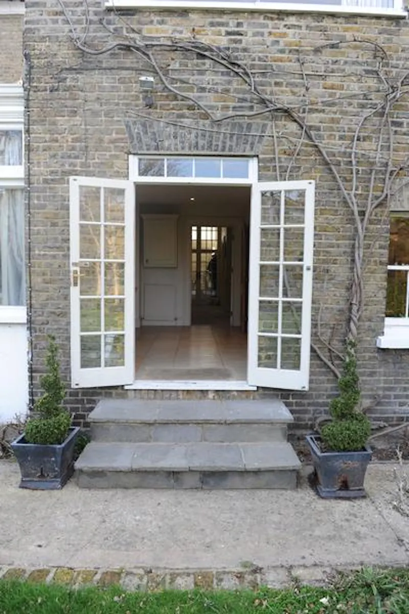 French doors at Film location E374 in London (photo 22)