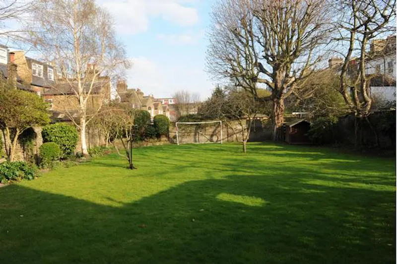 Film location E374 in London (photo 26)
