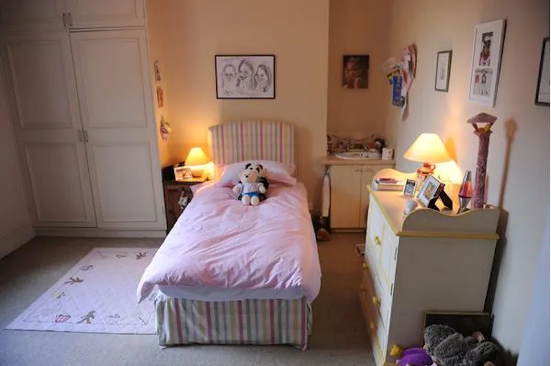 Bedroom - child's at Film location E374 in London (photo 54)