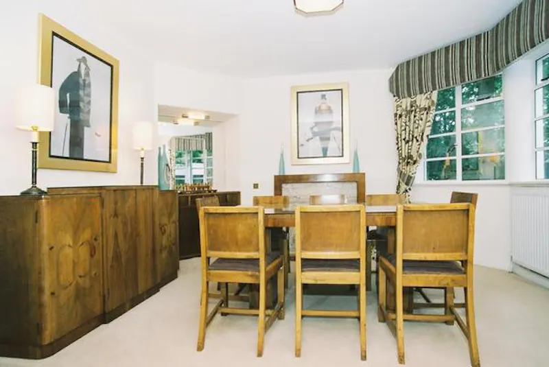Dining room at Sutton Coldfield deco house, D2190 (photo 4)