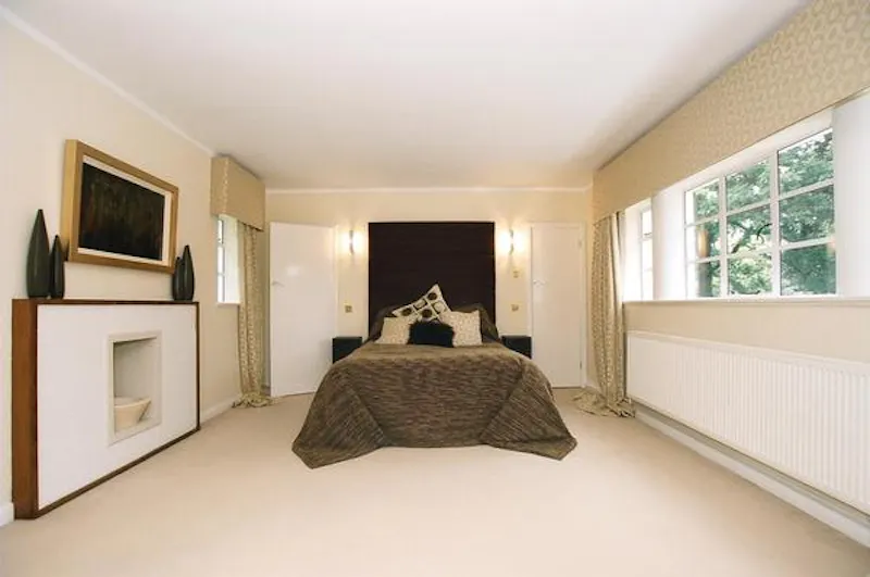 Bedroom at Sutton Coldfield deco house, D2190 (photo 26)