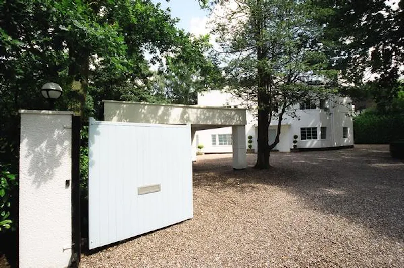 Driveway at Sutton Coldfield deco house, D2190 (photo 38)