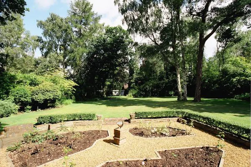Garden - formal at Sutton Coldfield deco house, D2190 (photo 39)