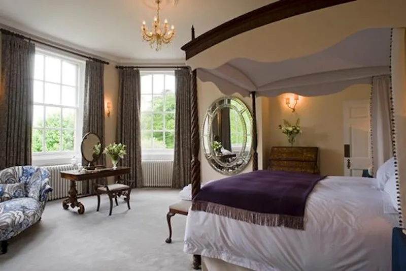 Bedroom at Private country house in Whitchurch, A1299 (photo 9)