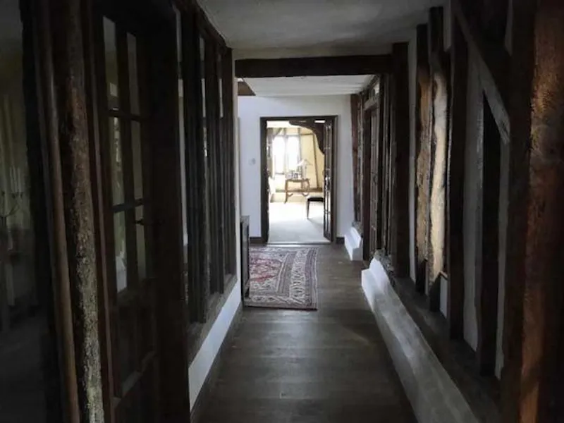 Entrance hall at Film location L638 in Suffolk (photo 7)