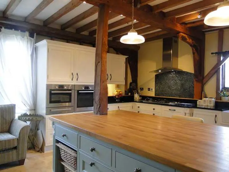 Kitchen at Film location L638 in Suffolk (photo 10)