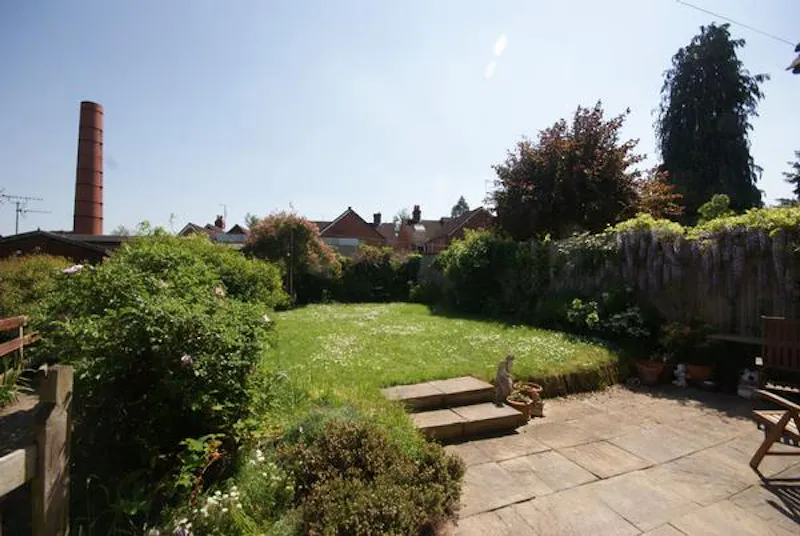 Garden at Film location C828 in Wiltshire (photo 19)
