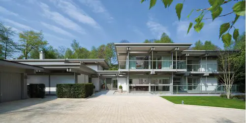 Striking modern Weybridge house, K363