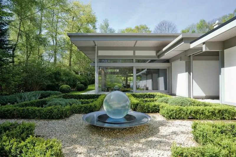 Striking modern Weybridge house, K363 (photo 14)