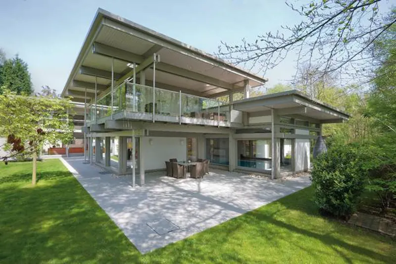 Striking modern Weybridge house, K363 (photo 15)
