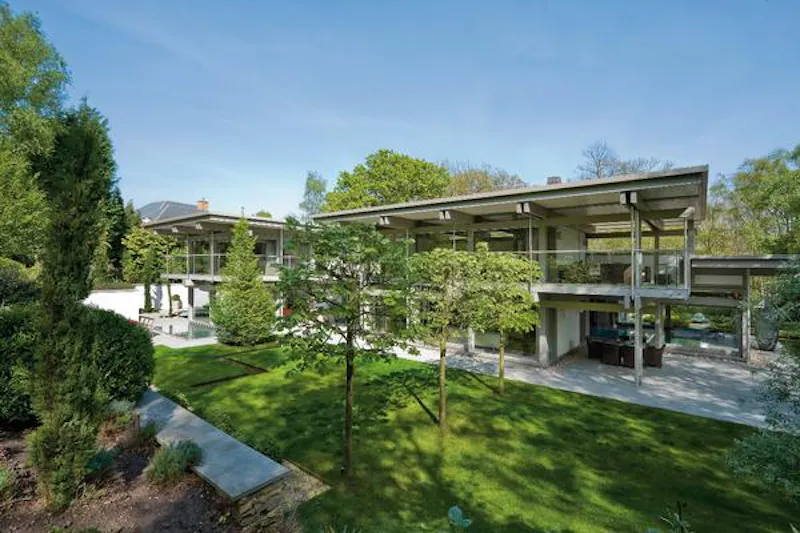 Striking modern Weybridge house, K363 (photo 18)