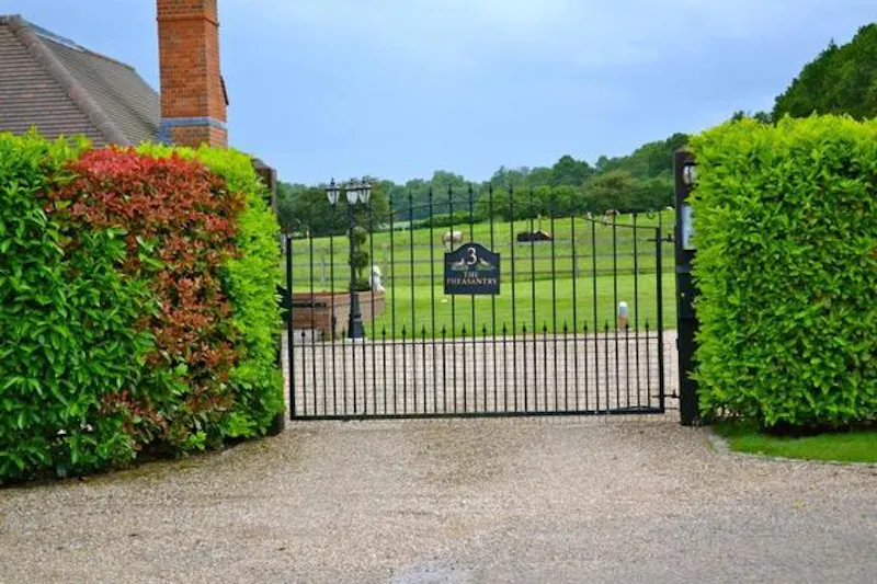 Gate at Film location D2114 in Hertfordshire (photo 1)