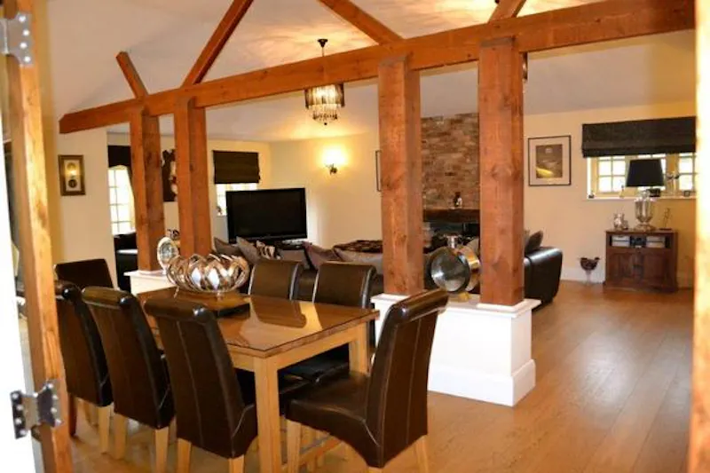 Dining room at Film location D2114 in Hertfordshire (photo 8)