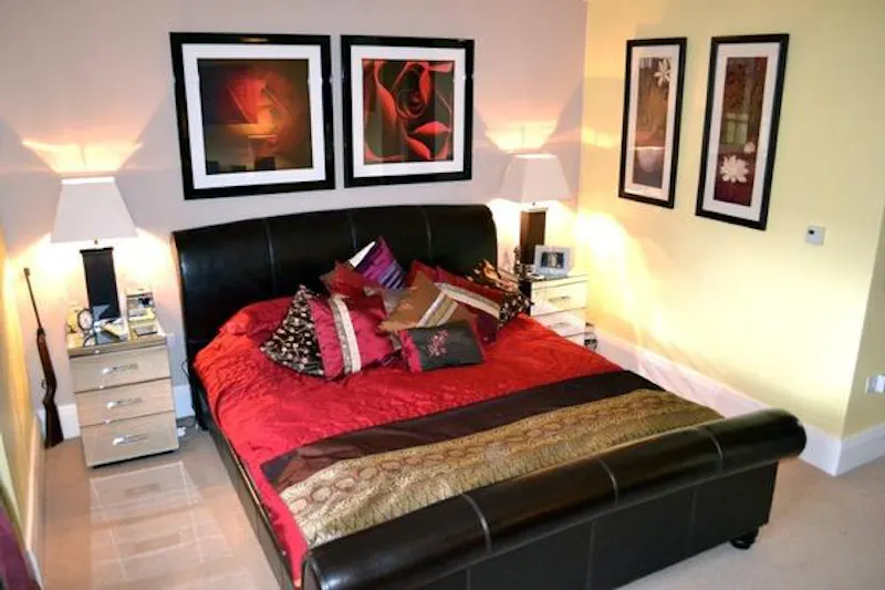 Bedroom at Film location D2114 in Hertfordshire (photo 18)