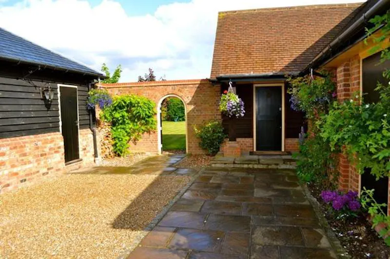 Film location D2114 in Hertfordshire (photo 24)