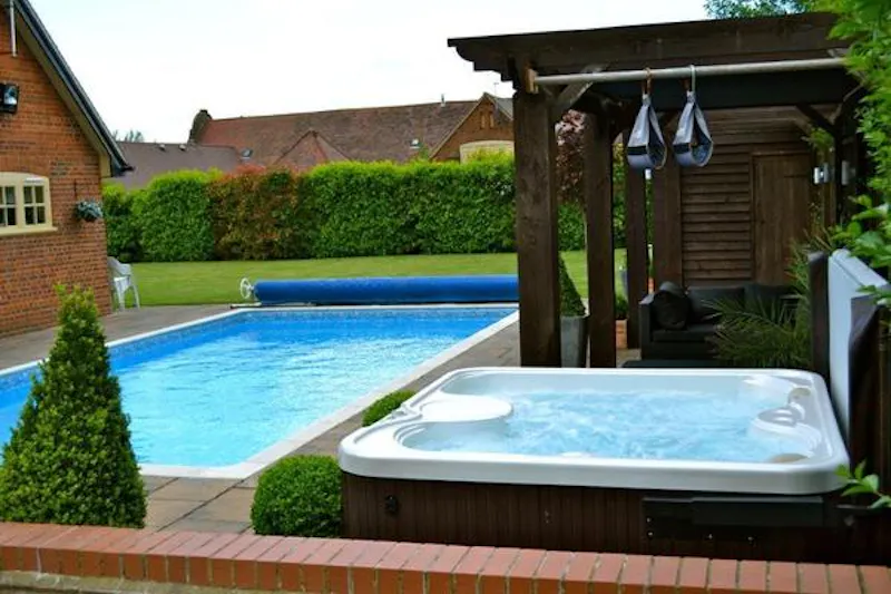 Jacuzzi at Film location D2114 in Hertfordshire (photo 30)