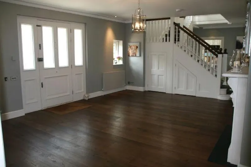 Entrance hall at Film location D2115 in Buckinghamshire (photo 5)