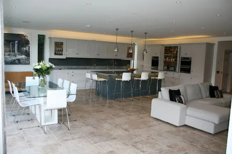 Dining room at Film location D2115 in Buckinghamshire (photo 8)
