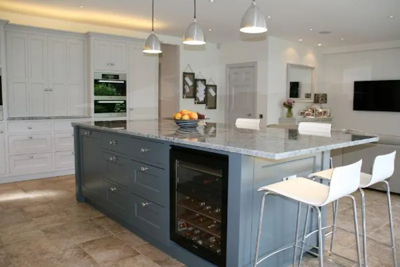 Kitchen island at Film location D2115 in Buckinghamshire (photo 17)