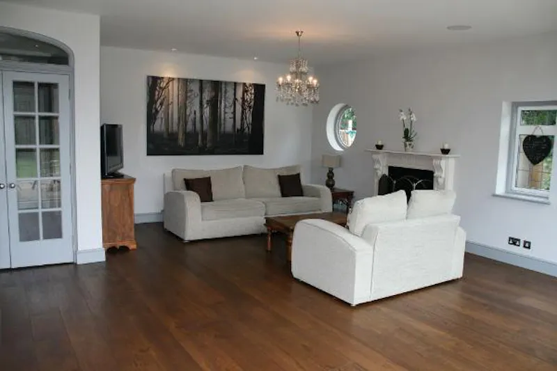 Living Room at Film location D2115 in Buckinghamshire (photo 25)