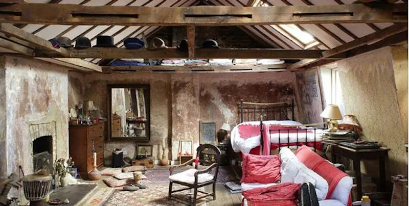 Attic at Eclectic Stepney tavern, R773 (photo 4)