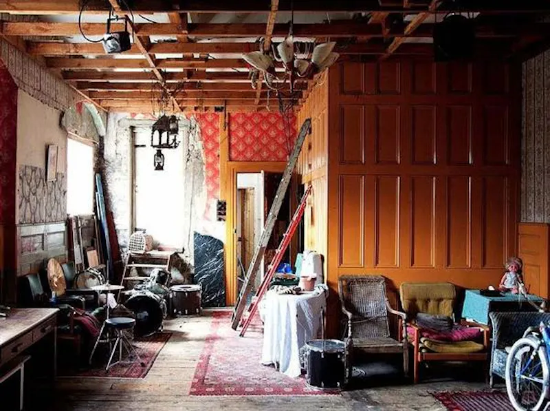 Eclectic Stepney tavern, R773 (photo 6)