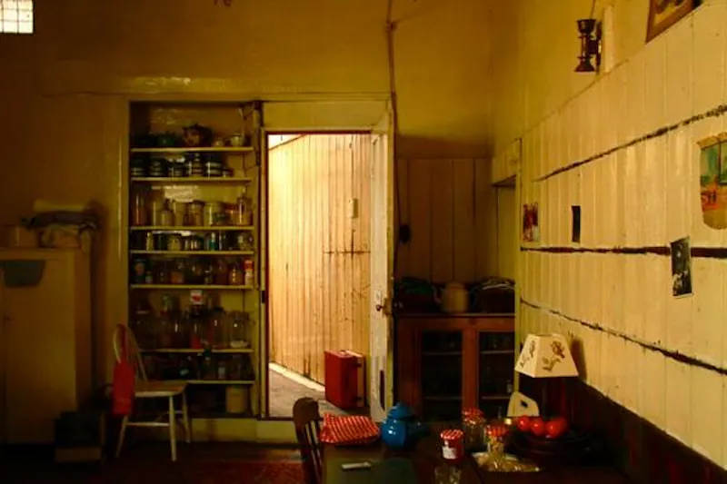 Eclectic Stepney tavern, R773 (photo 10)