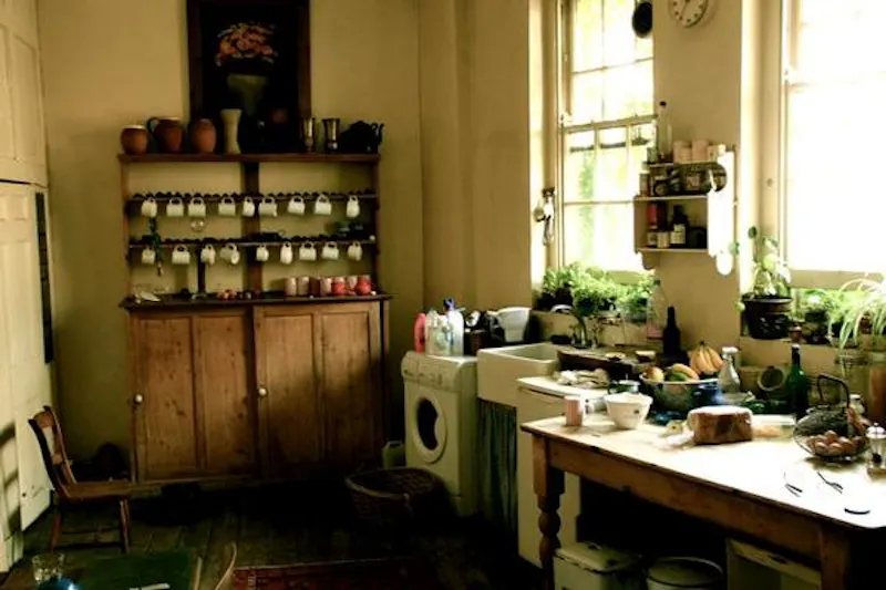 Eclectic Stepney tavern, R773 (photo 16)