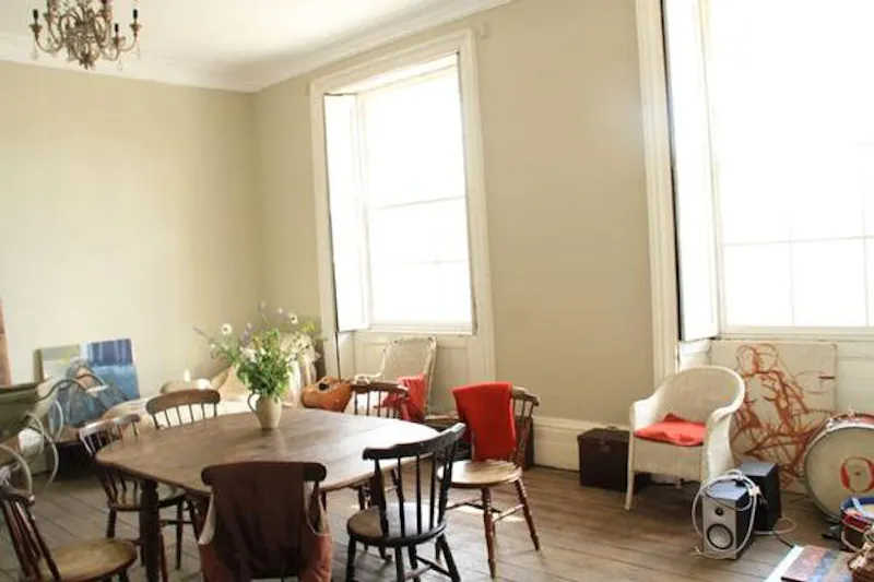 Eclectic Stepney tavern, R773 (photo 20)