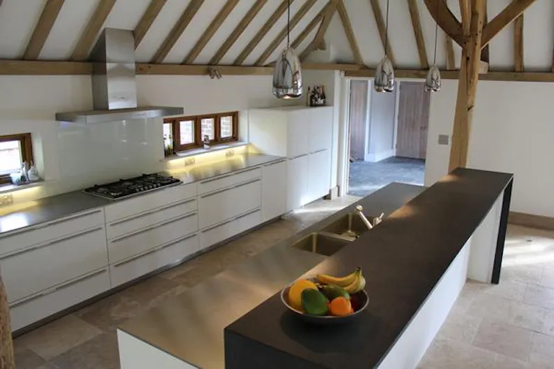 Kitchen at Film location L640 in Hampshire (photo 5)