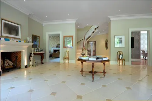 Scenic chateau in Haslemere, A1300
