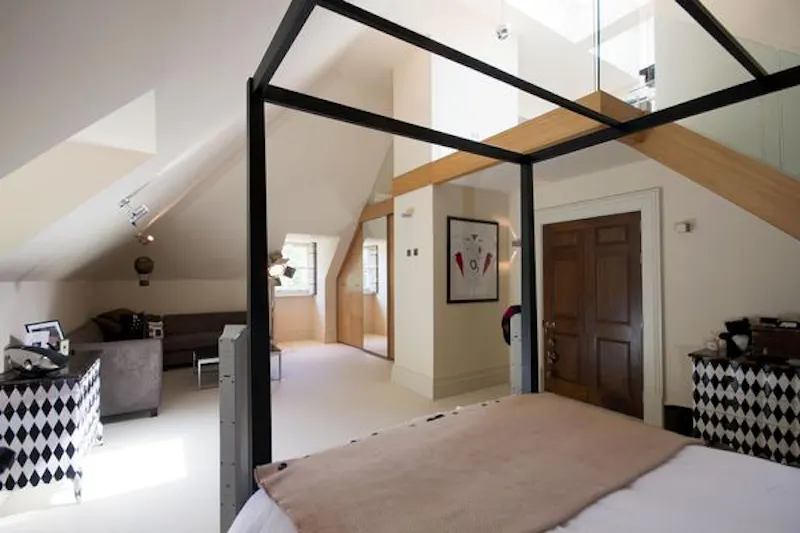 Bedroom at Scenic chateau in Haslemere, A1300 (photo 7)