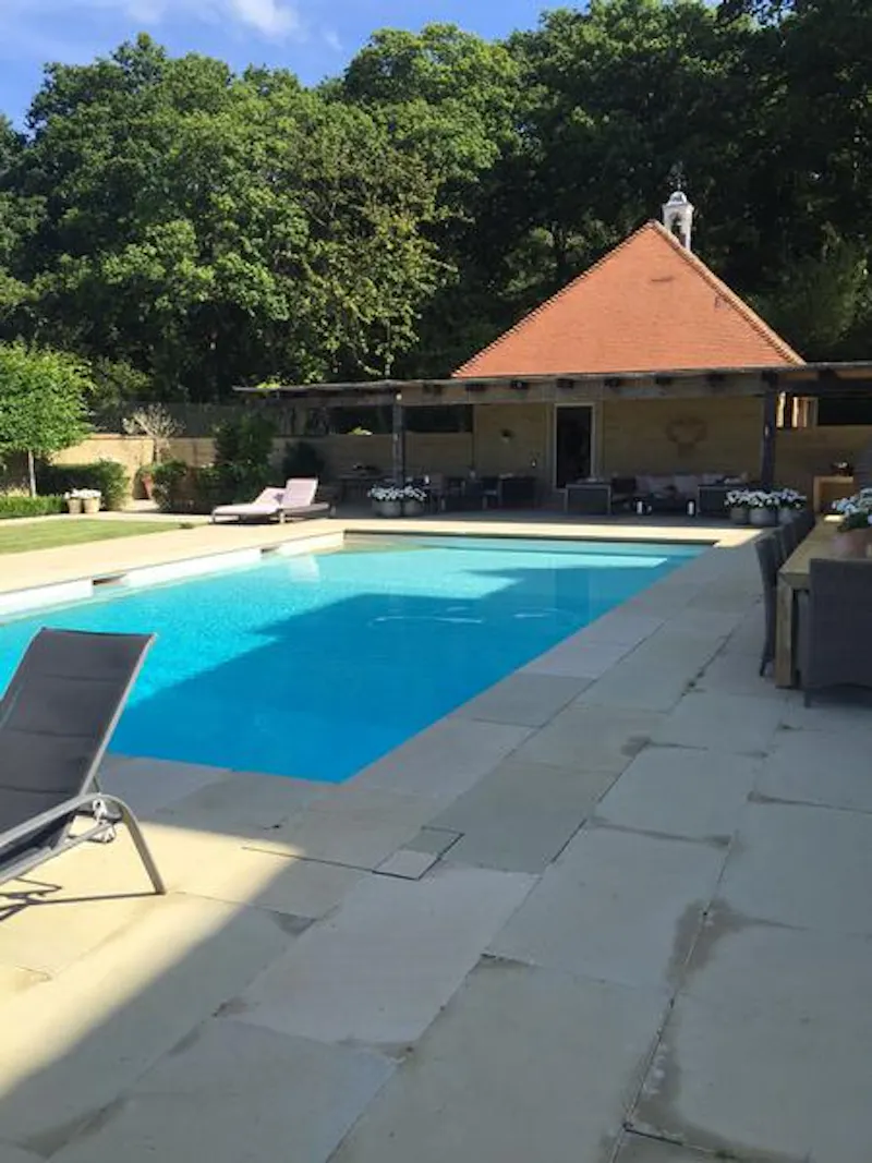 Scenic chateau in Haslemere, A1300 (photo 12)