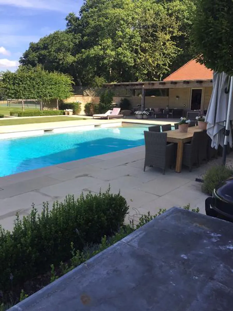 Scenic chateau in Haslemere, A1300 (photo 13)