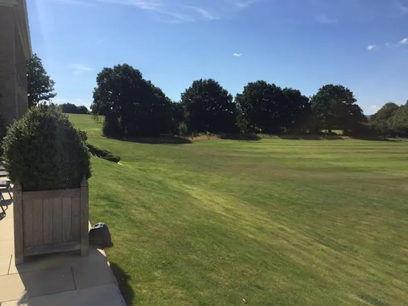 Scenic chateau in Haslemere, A1300 (photo 17)
