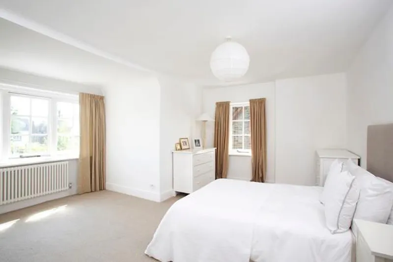 Expansive Streatham home, E377 (photo 14)