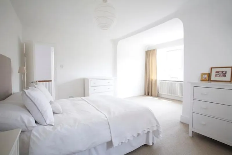 Expansive Streatham home, E377 (photo 15)