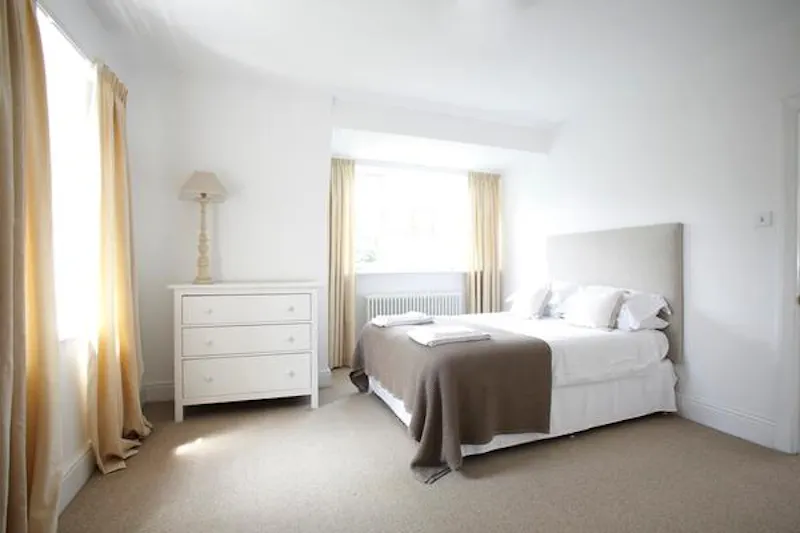 Expansive Streatham home, E377 (photo 20)