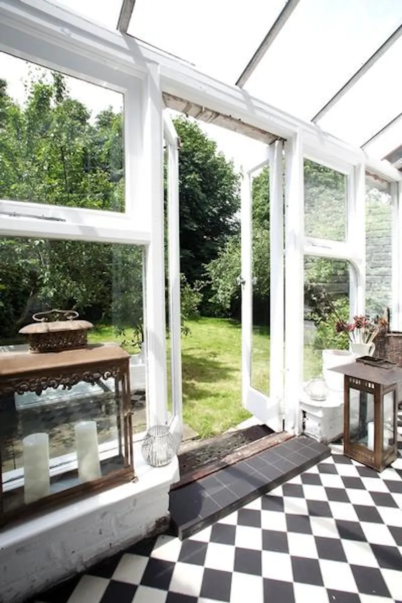 Conservatory at Expansive Streatham home, E377 (photo 21)