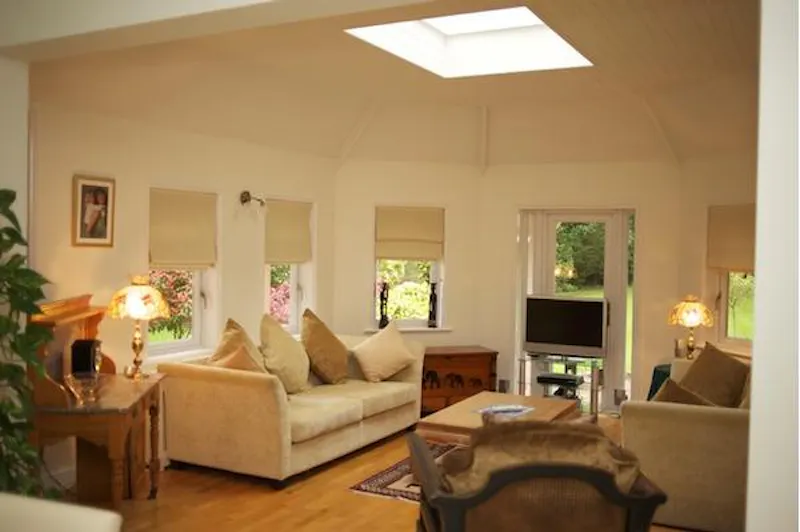 Film location D2117 in Surrey (photo 4)