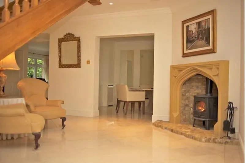 Fireplace at Film location D2117 in Surrey (photo 8)