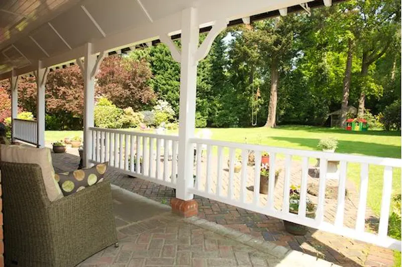 Garden at Film location D2117 in Surrey (photo 12)