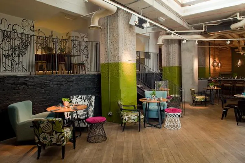 Floor - wooden at City restaurant and bar, R775 (photo 1)