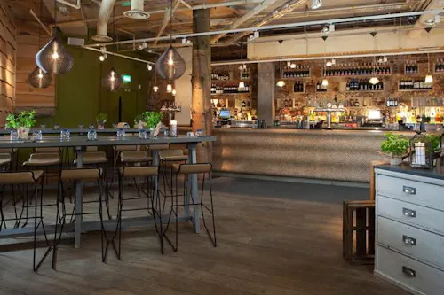 City restaurant and bar, R775
