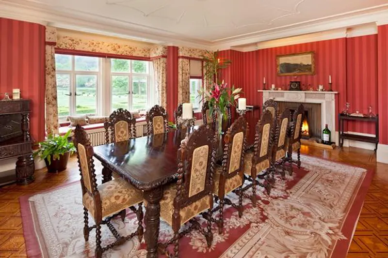 Dining room at Goring-on-Thames Gothic house, G278 (photo 14)